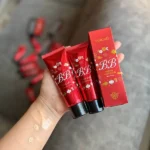 2 عدد بی بی کرم یانگمی در دست