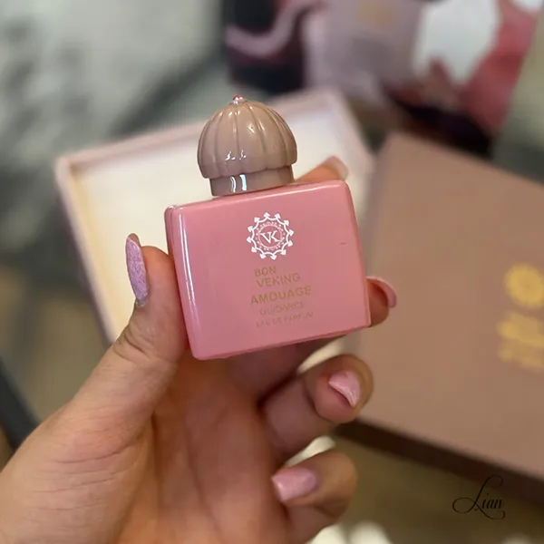 ادکلن آمواج گایدنس مینی در دست